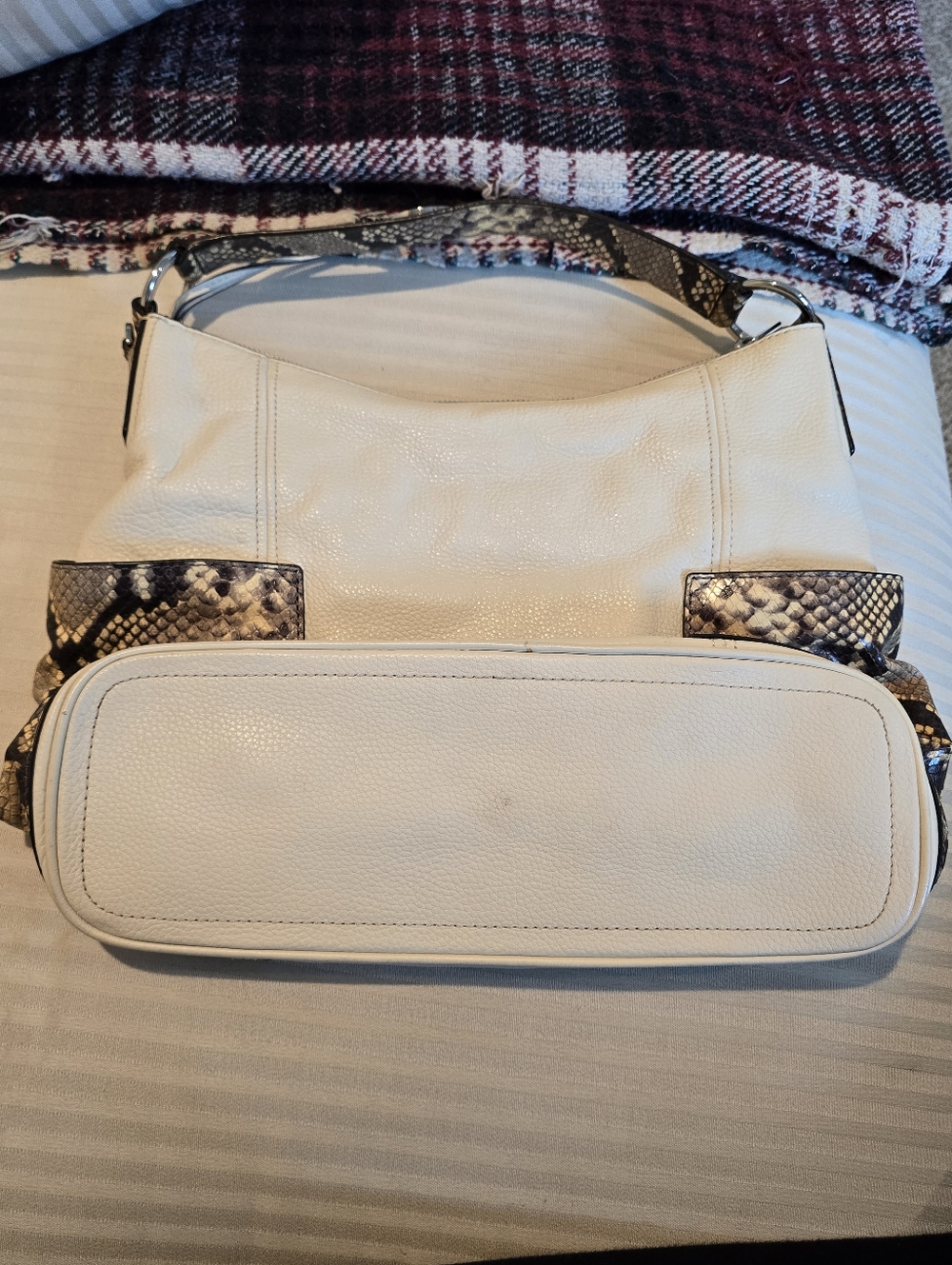 Michael Kors Cream Leather Shoulder Bag with Snake-Print Trim - Picture 4 of 7